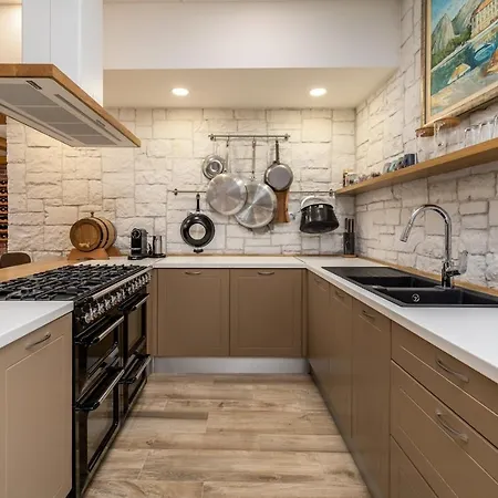 Neven: Luxury With Heated Pool And Wine Cellar *