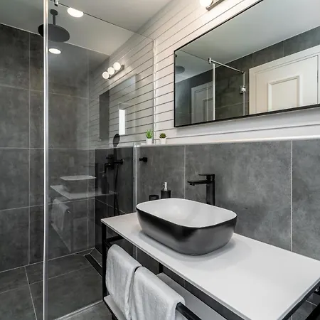 Neven: Luxury With Heated Pool And Wine Cellar Villa Seoca
