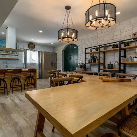 Neven: Luxury With Heated Pool And Wine Cellar Villa Seoca