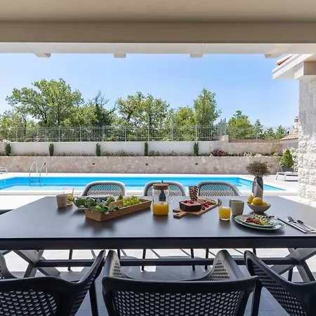 Vila Stylish Neven With 44sqm Heated Private Pool, 4 En-suite Bedrooms, 2 Living And Dining Areas, Wine Cellar