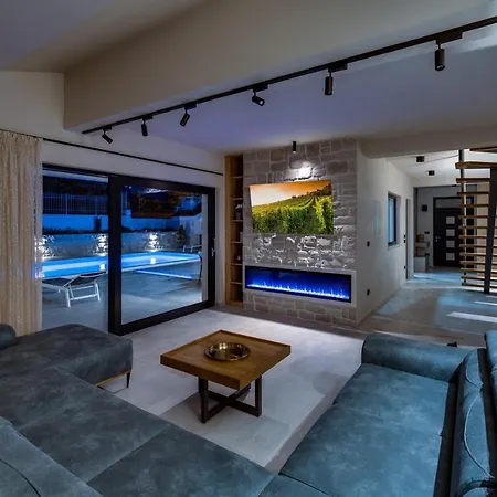Vila Stylish Neven With 44sqm Heated Private Pool, 4 En-suite Bedrooms, 2 Living And Dining Areas, Wine Cellar Seoca