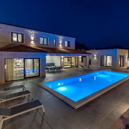 Stylish Neven With 44sqm Heated Private Pool, 4 En-suite Bedrooms, 2 Living And Dining Areas, Wine Cellar Seoca