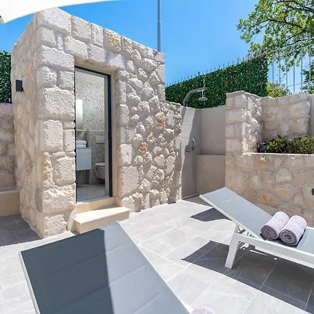 Vila Stylish Neven With 44sqm Heated Private Pool, 4 En-suite Bedrooms, 2 Living And Dining Areas, Wine Cellar Seoca