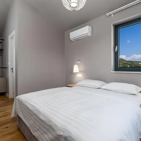 Вилла New! Stylish Neven With 44sqm Heated Private Pool, 4 En-suite Bedrooms, 2 Living And Dining Areas, Wine Cellar *