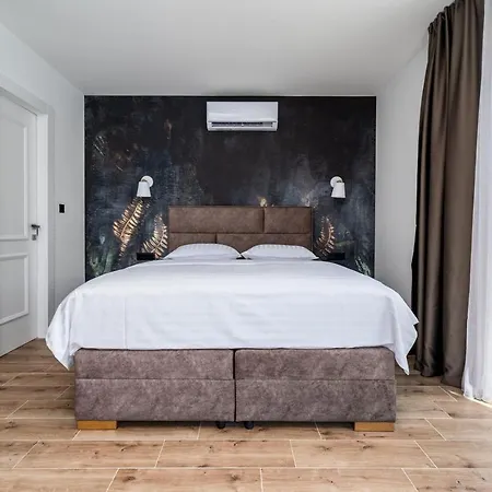 Stylish Neven With 44sqm Heated Private Pool, 4 En-suite Bedrooms, 2 Living And Dining Areas, Wine Cellar * Seoca