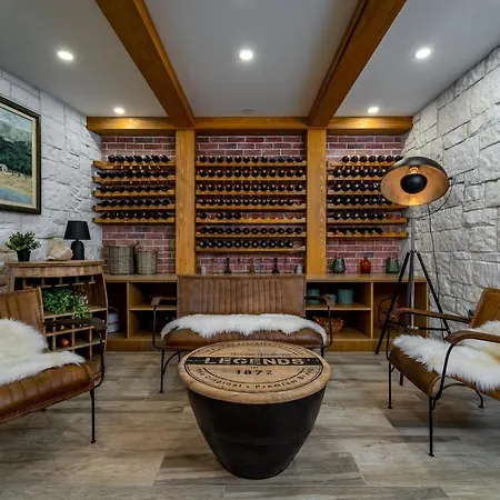 Stylish Neven With 44sqm Heated Private Pool, 4 En-suite Bedrooms, 2 Living And Dining Areas, Wine Cellar * Seoca