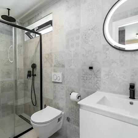 Vila Stylish Neven With 44sqm Heated Private Pool, 4 En-suite Bedrooms, 2 Living And Dining Areas, Wine Cellar