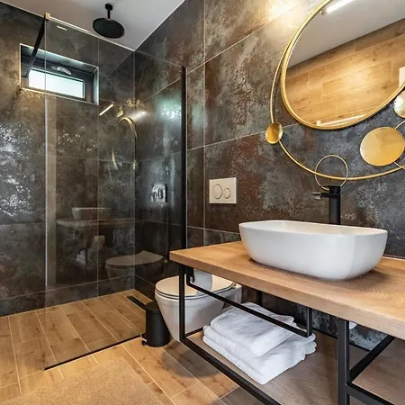 Stylish Neven With 44sqm Heated Private Pool, 4 En-suite Bedrooms, 2 Living And Dining Areas, Wine Cellar Vila Seoca